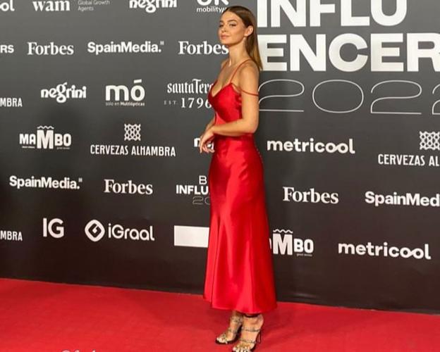 Laura Escanes reaparece con un vestido bilbaíno en los premios 'Forbes Best Influencers 2022' tras su ruptura con Risto Mejide./